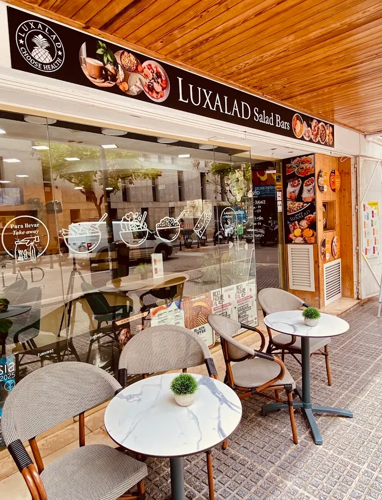 The Luxalad salad bar in Eivissa with its terrace seating